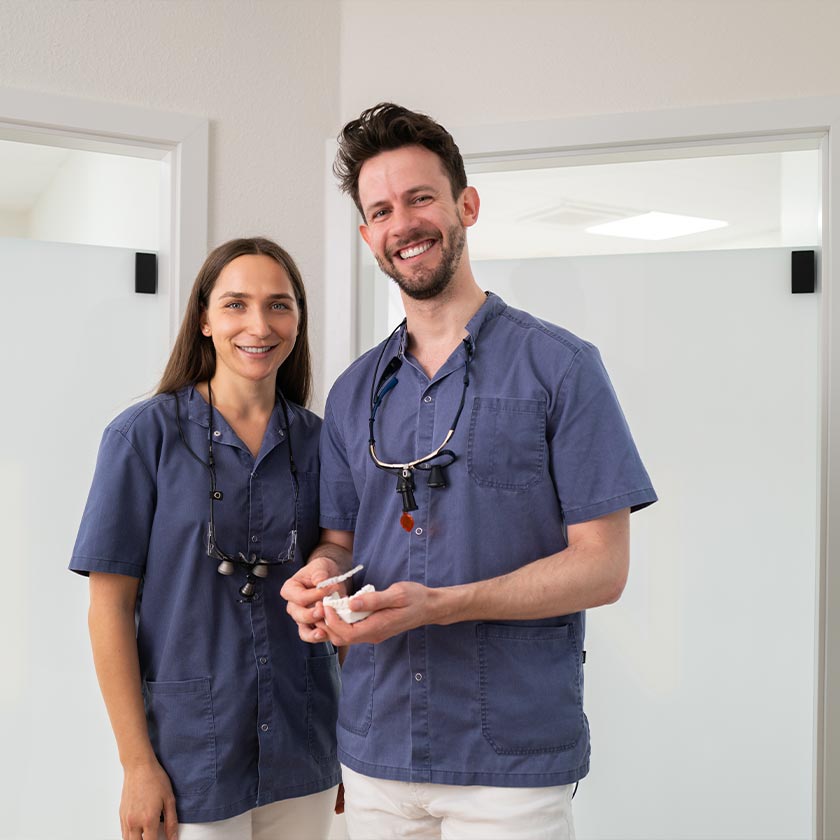 Dr. Wurzrainer und ZÄ Weber in der Zahnarztpraxis NW Zahnmedizin in Schwetzingen. 