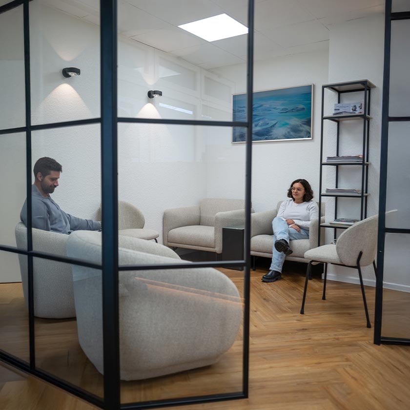 Neugestalteter Wartebereich von NW Zahnmedizin Schwetzingen